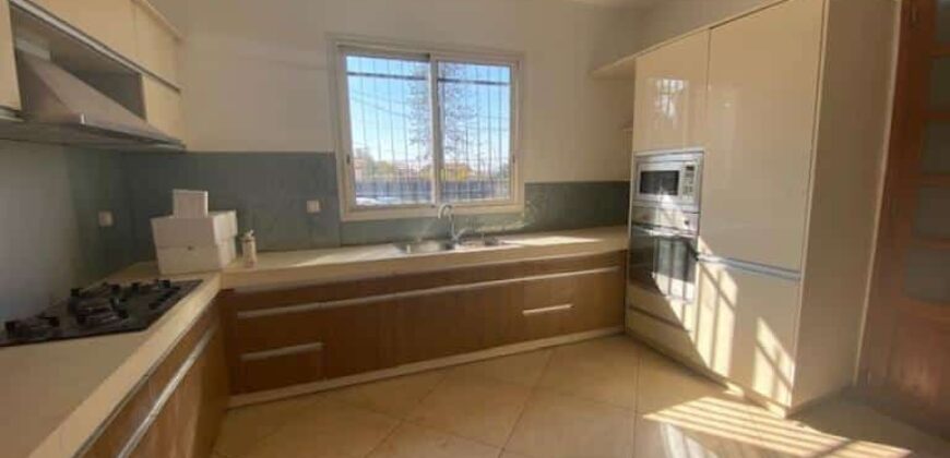 A louer une spacieuse villa T5 avec piscine et grand jardin à Androhibe