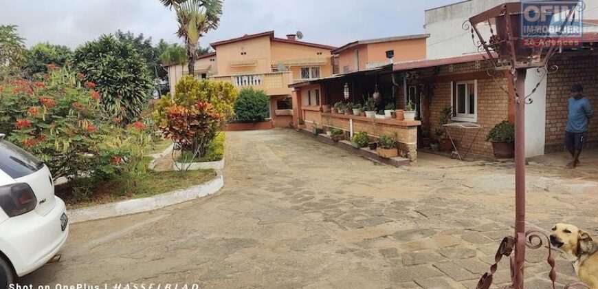 A vendre propriété polyvalente de 1 302 m² située à Talatamaty