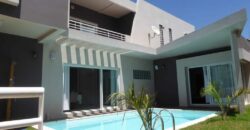 Superbe villa F8 avec piscine chauffée et studio indépendant à Louer nichée à Betongolo