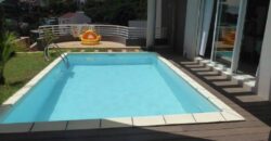 Superbe villa F8 avec piscine chauffée et studio indépendant à Louer nichée à Betongolo