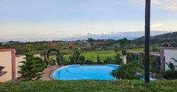 À louer petite villa meublée T3 de 55 m² sur un terrain de 1400 m² avec piscine à Betsizaraina