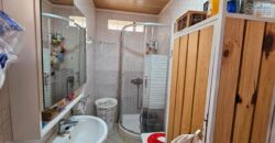 À louer petite villa meublée T3 de 55 m² sur un terrain de 1400 m² avec piscine à Betsizaraina
