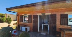 À louer petite villa meublée T3 de 55 m² sur un terrain de 1400 m² avec piscine à Betsizaraina