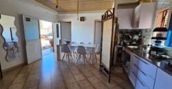 À louer petite villa meublée T3 de 55 m² sur un terrain de 1400 m² avec piscine à Betsizaraina