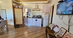 À louer petite villa meublée T3 de 55 m² sur un terrain de 1400 m² avec piscine à Betsizaraina