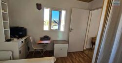 À louer petite villa meublée T3 de 55 m² sur un terrain de 1400 m² avec piscine à Betsizaraina