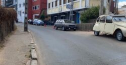 A vendre villa sur trois niveaux située en bord de route à Isoraka
