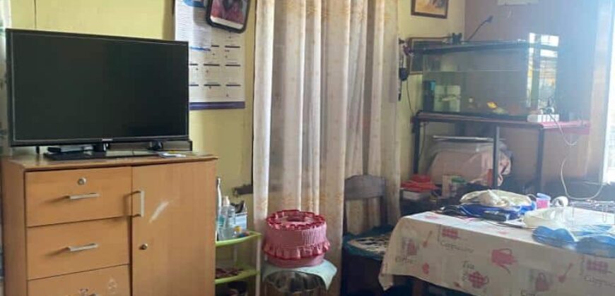 A vendre villa sur trois niveaux située en bord de route à Isoraka