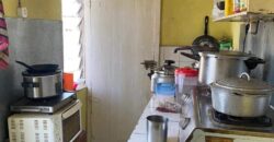 A vendre villa sur trois niveaux située en bord de route à Isoraka