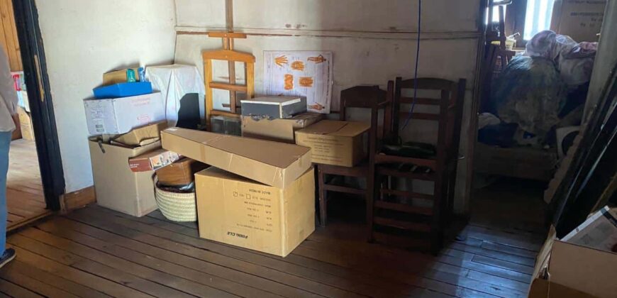 A vendre villa sur trois niveaux située en bord de route à Isoraka