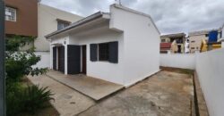 Villa F3 à louer dans une résidence sécurisée à Mandrimena, accès facile et commodités à proximité.
