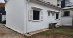 Villa F3 à louer dans une résidence sécurisée à Mandrimena, accès facile et commodités à proximité.