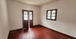 Villa F3 à louer dans une résidence sécurisée à Mandrimena, accès facile et commodités à proximité.