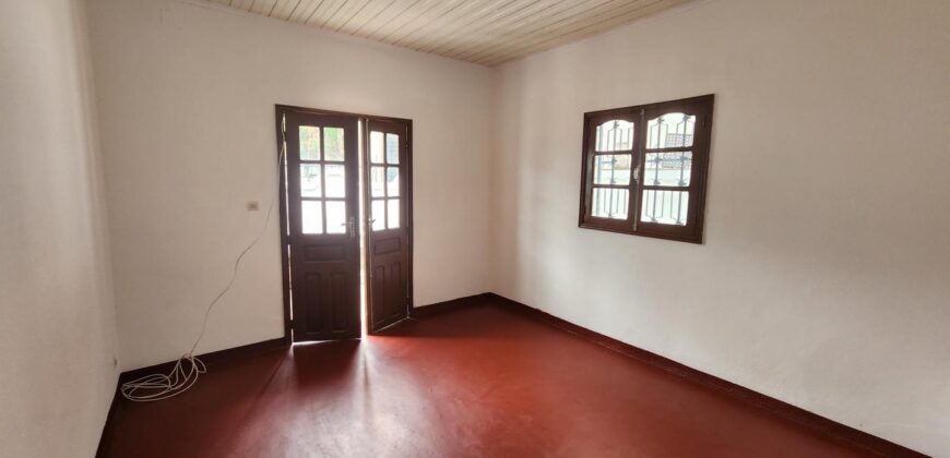 Villa F3 à louer dans une résidence sécurisée à Mandrimena, accès facile et commodités à proximité.