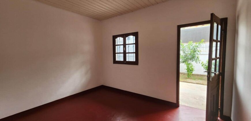 Villa F3 à louer dans une résidence sécurisée à Mandrimena, accès facile et commodités à proximité.