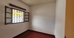 Villa F3 à louer dans une résidence sécurisée à Mandrimena, accès facile et commodités à proximité.