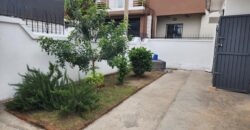Villa F3 à louer dans une résidence sécurisée à Mandrimena, accès facile et commodités à proximité.