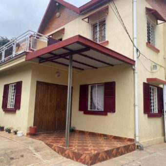 A louer une villa T4 meublée située dans un quartier calme à Ambohipanja Ankadikely Ilafy
