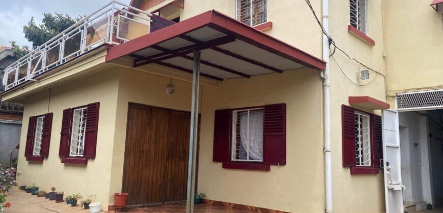 A louer une villa T4 meublée située dans un quartier calme à Ambohipanja Ankadikely Ilafy
