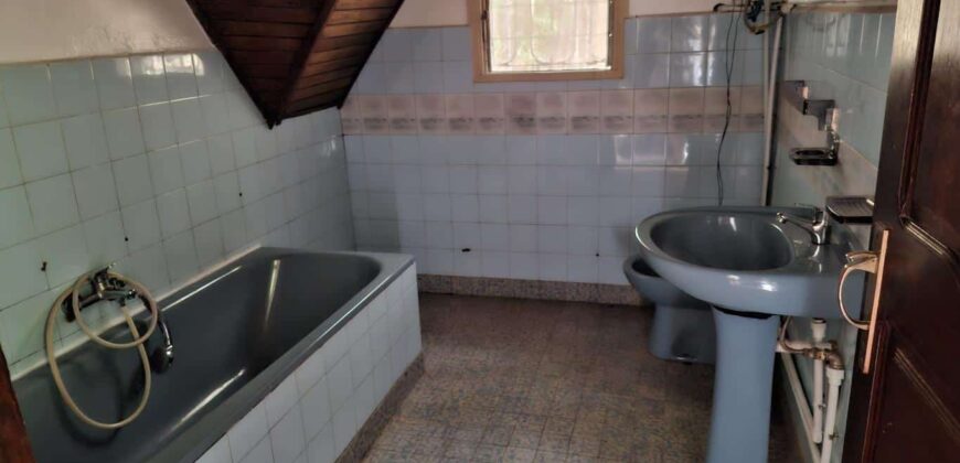 A louer une villa T3 située dans un quartier calme en bord de route d’Ampasanimalo