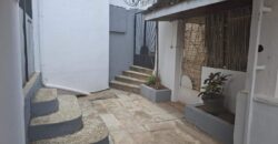 A louer une villa T3 située dans un quartier calme en bord de route d’Ampasanimalo