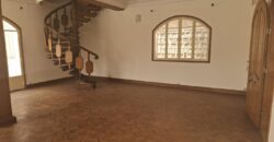 A louer une villa T3 située dans un quartier calme en bord de route d’Ampasanimalo