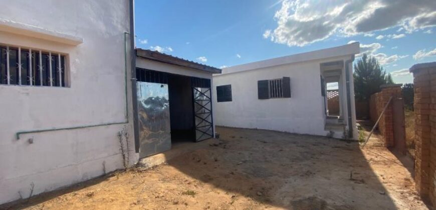 A vendre une villa de type F7 située dans un quartier calme de la campagne à Ambohimanga Rova