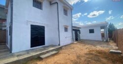 A vendre une villa de type F7 située dans un quartier calme de la campagne à Ambohimanga Rova
