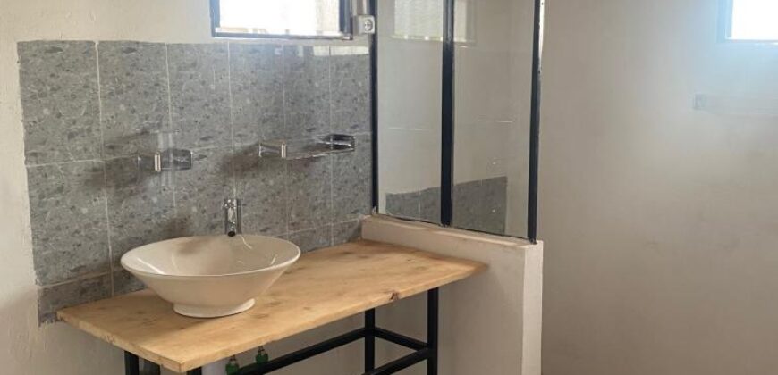 A vendre une villa de type F7 située dans un quartier calme de la campagne à Ambohimanga Rova