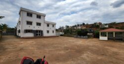 A louer villa à étage de type F5 pour usage mixte située en bord de la route nationale 4 à Andakana Anosiala