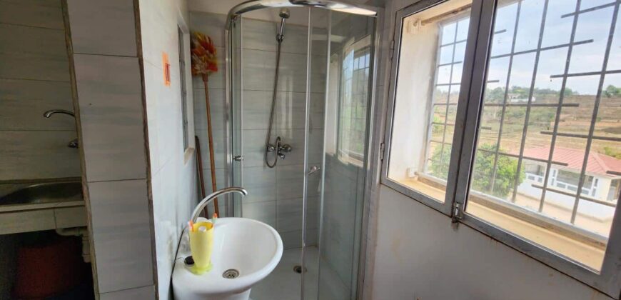 A louer villa à étage de type F5 pour usage mixte située en bord de la route nationale 4 à Andakana Anosiala