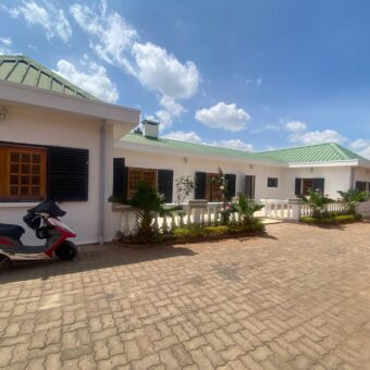 A louer une villa F5 de plain pied située dans un quartier calme à Maibahoaka Ivato