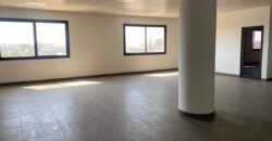 A louer deux locaux professionnels de 191 m2 chacun situés dans une zone d’affaires à Andraharo