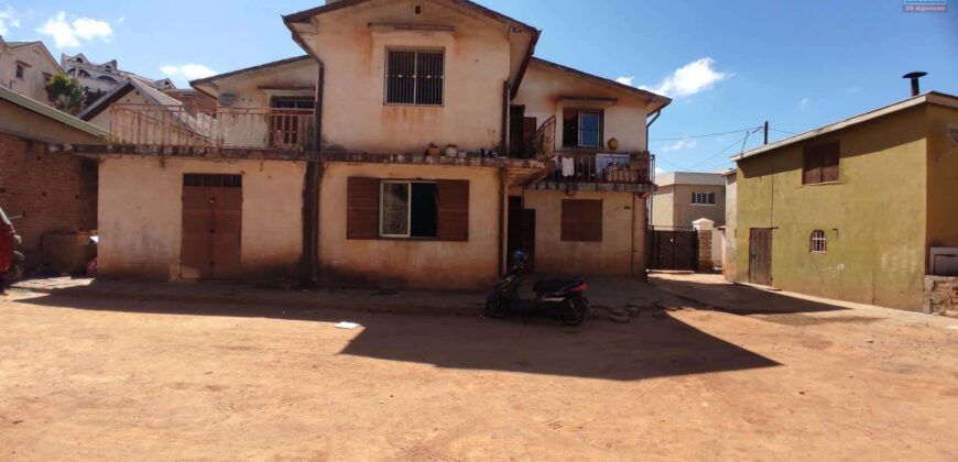 A vendre villa à rénover avec grand potentiel dans le quartier résidentiel d’Ambohitrarahaba