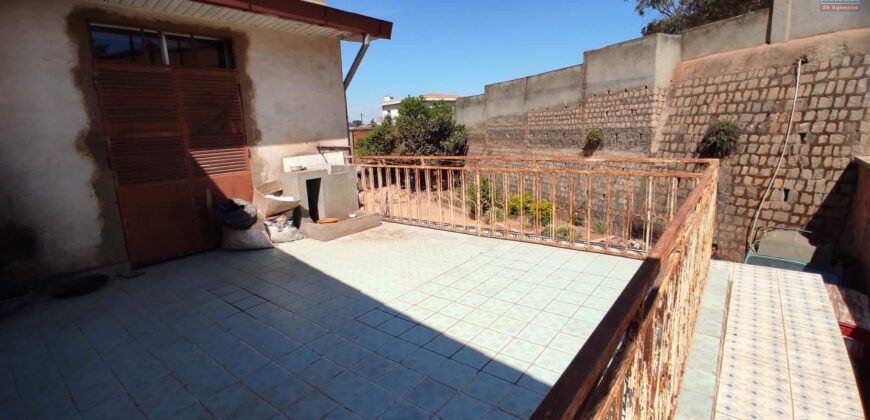 A vendre villa à rénover avec grand potentiel dans le quartier résidentiel d’Ambohitrarahaba