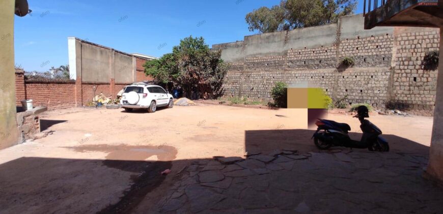A vendre villa à rénover avec grand potentiel dans le quartier résidentiel d’Ambohitrarahaba
