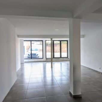 A louer un local professionnel neuf de 90 m² situé en bord de route principale à Ivandry