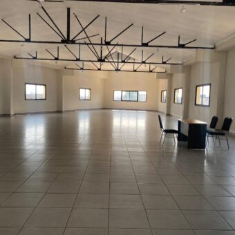 A louer un local professionnel sécurisé de 430 m2 situé à By Pass