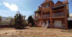 A vendre villa F6 à étage située dans un quartier calme à Antanetibe Ilafy