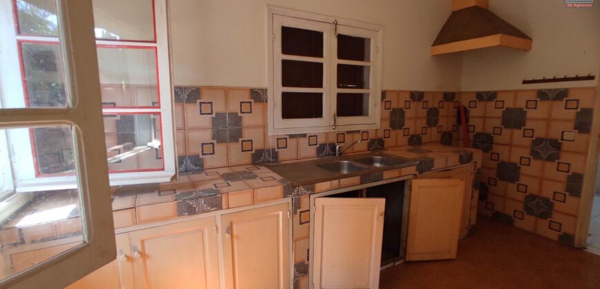 A vendre villa F6 à étage située dans un quartier calme à Antanetibe Ilafy