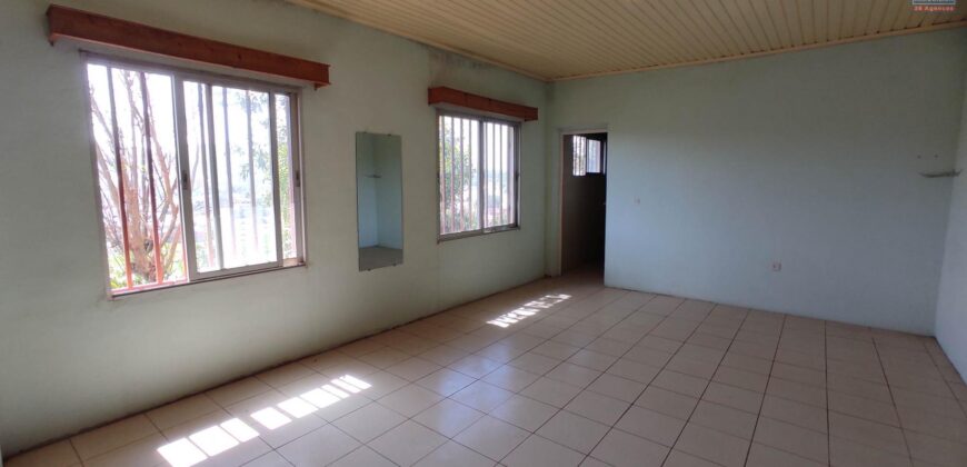 A vendre villa F6 à étage située dans un quartier calme à Antanetibe Ilafy