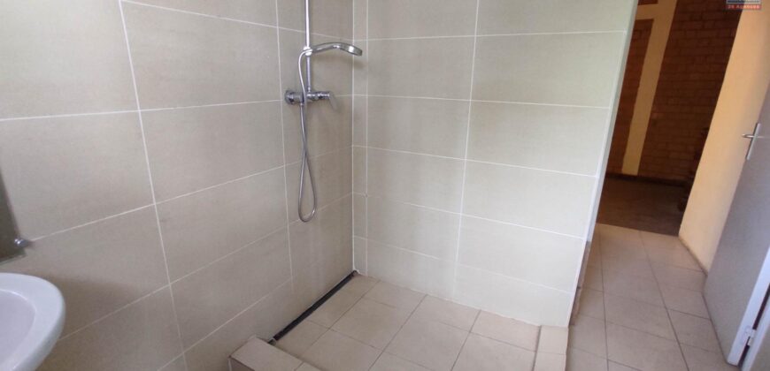 A vendre villa F6 à étage située dans un quartier calme à Antanetibe Ilafy