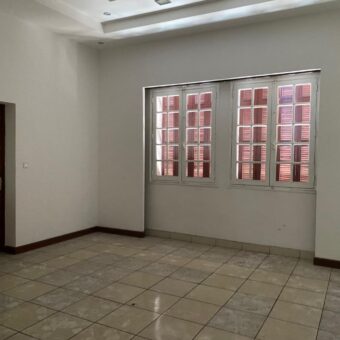 A louer un local professionnel de 160 m2 situé en plein coeur du centre-ville d’Analakely