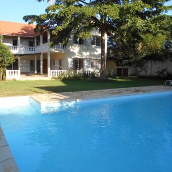 Charmante villa F5 à louer avec piscine et jardin à Ambatobe