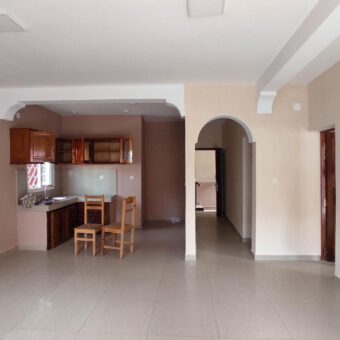 Location d’appartements rénovés et spacieux en bord de route à Soanierana