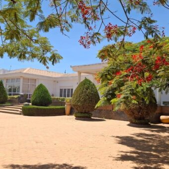 Location villa F5 meublée avec piscine et spa située entre Ivato et Ankorondrano