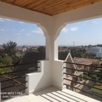 Location de deux appartements T4 neufs avec garage à Talatamaty