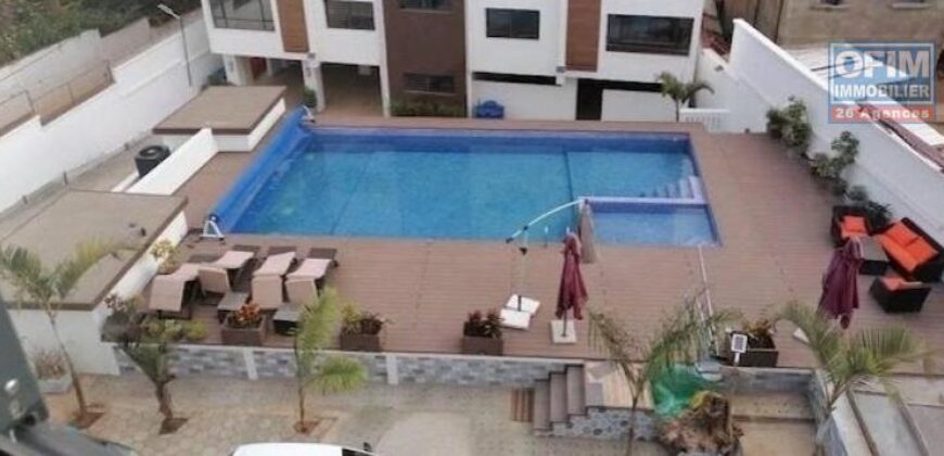 Location d’un appartement T3 à usage mixte avec piscine à Imerinafovoany Talatamaty