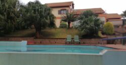 À louer villa F5 meublée à étage, située dans un cadre idéal à Talatamaty
