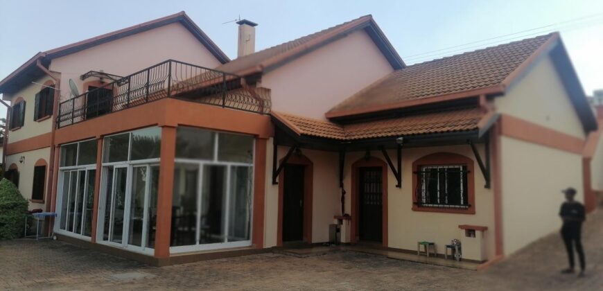 À louer villa F5 meublée à étage, située dans un cadre idéal à Talatamaty